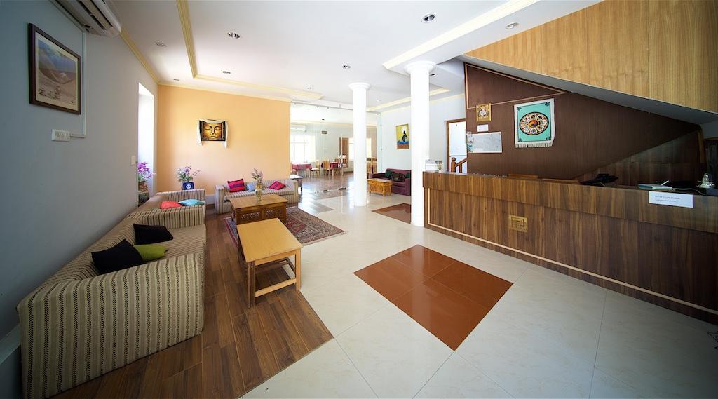 โรงแรมรีนาม เลห์ ภายนอก รูปภาพ